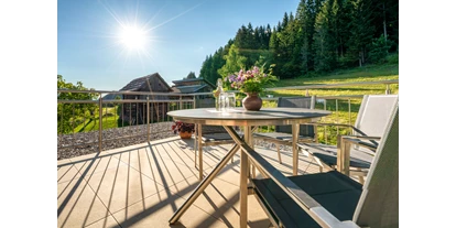 Urlaub auf dem Bauernhof - Umgebung: Urlaub in den Wäldern - Kleinbergl - die Dachterrasse im Apart "Heidis Nest" - wunderbare Ausblicke sind garantiert - Hauserhof am Goldberg
