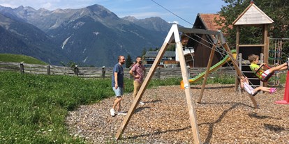 vacation on the farm - Art der Unterkunft: Appartement - Tyrol - Kinderspielplatz Schaukel und Kletterturm  - Bio und Reiterhof der Veitenhof