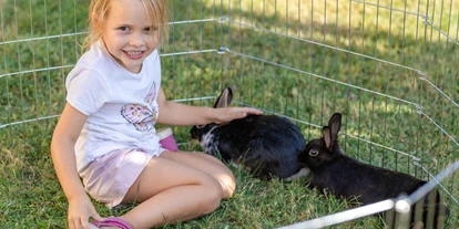 Urlaub auf dem Bauernhof - Jahreszeit: Sommer-Urlaub - Föbing (Frauenstein, Gurk) - Unsere Kaninchen - Bauernhof Malehof, Familie Struger