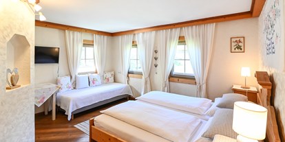 Urlaub auf dem Bauernhof - ideal für: Ruhesuchende - Gosau - Ferienwohnung Johanna; Schlafzimmer 1 - Auerhof