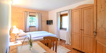 Urlaub auf dem Bauernhof - ideal für: Pärchen - Weißpriach - Ferienwohnung Johanna; Schlafzimmer 2 - Auerhof