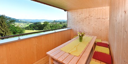vacation on the farm - Terrasse oder Balkon am Zimmer - Bregenzerwald - Ferienwohnung Balkon - Ausblick inklusive - Ausblickhof