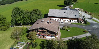 vacation on the farm - Jahreszeit: Frühlings-Urlaub - Berg (Leogang) - Hofgelände - Josef und Christine Stöckl