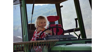 vakantie op de boerderij - Kirchanschöring - Traktor fahren  - Beim Heiß'n