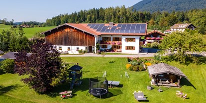 Urlaub auf dem Bauernhof - Mithilfe beim: Tiere füttern - Oberbayern - Garten und Spielplatz - Sotterhof