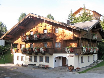 Urlaub auf dem Bauernhof - ideal für: Senioren - Lidaun - Apartmenthaus Kuchelberg im Sommer - Apartmenthaus Kuchelberg