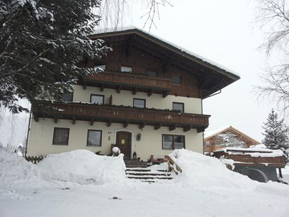 Urlaub auf dem Bauernhof - Fahrzeuge: Güllefass - Embach (Lend) - Hauseingang Winter - Schnell Palfengut