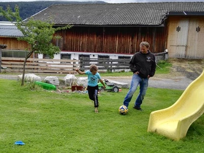 Urlaub auf dem Bauernhof - Umgebung: Urlaub in Stadtnähe - Hohlwegen - Spielplatz - Schnell Palfengut