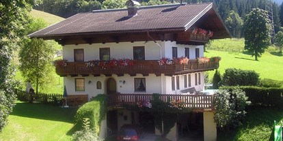 Urlaub auf dem Bauernhof - Umgebung: Urlaub in den Bergen - Salzburg - Blick auf Natur und Tal - Steinerbauer - Urlaub am Biokinderbauernhof