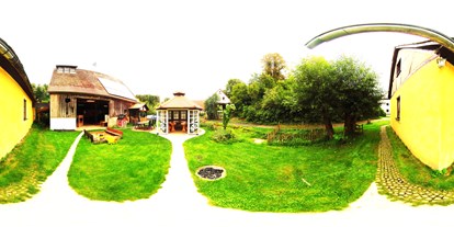 Urlaub auf dem Bauernhof - Fahrzeuge: Pflug - Garten Ferienhof Hohe
360° Aufnahmen - virtueller Rundgang - Ferienhof Hohe
