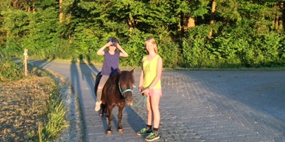 Urlaub auf dem Bauernhof - Tiere am Hof: Ponys - Deutschland - Ponyreiten Ferienhof Hohe - Ferienhof Hohe