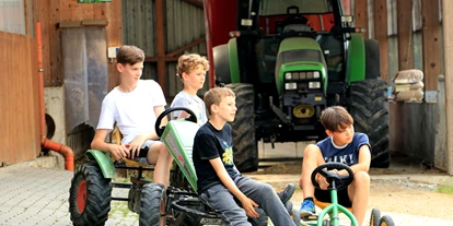 vakantie op de boerderij - Fahrzeuge: Traktor - Hochödt - Ederhof