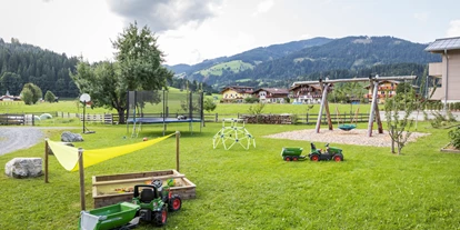 vacanza in fattoria - Fahrzeuge: Mähwerk - Assach - Spielplatz - Ausserraingut