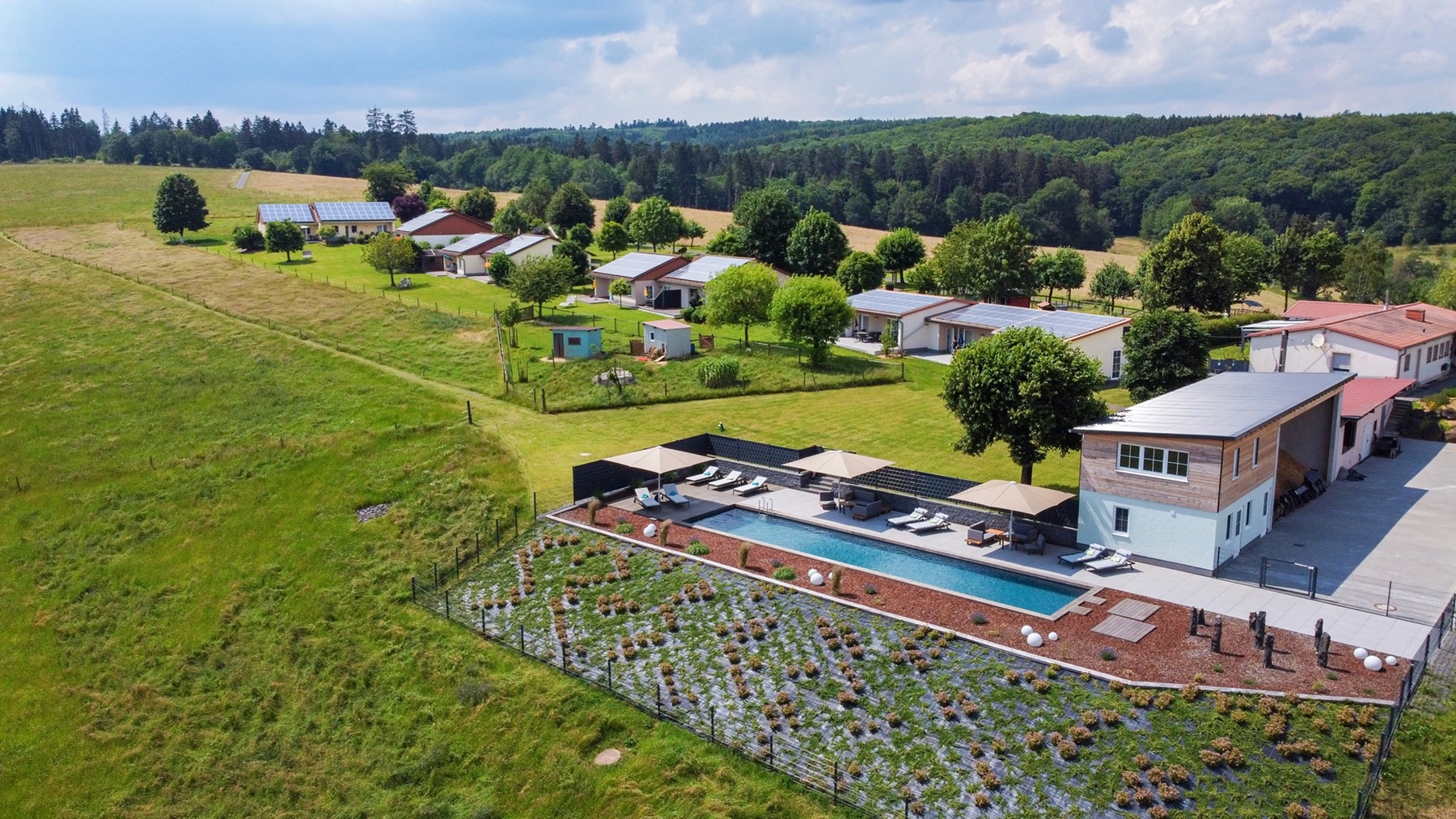 Urlaub auf dem Bauernhof: Ferienhof Vulkaneifel mit Pool für Erwachsene und Kinder ab 6 Jahren - Hubertushof Eifel