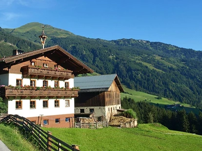 Urlaub auf dem Bauernhof - Verleih: Wanderstöcke - Obsmarkt - Sommerurlaub in den Gasteiner Bergen - Biohof Maurachgut