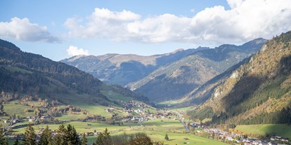 Urlaub auf dem Bauernhof - ideal für: Pärchen - Salzburg - Ausblick vom Hof ins Tal - Biohof Maurachgut