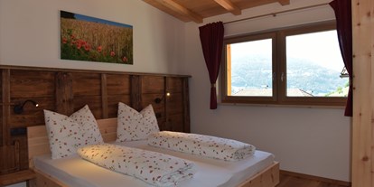 Urlaub auf dem Bauernhof - Verleih: Wanderstöcke - Pfalzen - Schlafzimmer Rosacea - Pignathof 