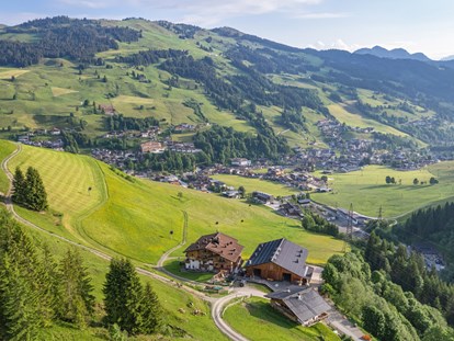 Urlaub auf dem Bauernhof - Österreich - Auf dem Bild sieht man die tolle Lage des Hofes sehr gut. Über Hinterglemm gelegen und doch nicht weit weg vom Ortskern (1,5km) - Ferienwohnungen Perfeldhof