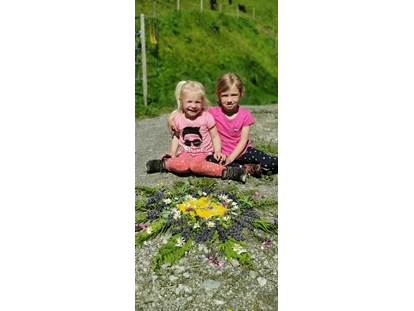 wakacje na farmie - Klassifizierung Blumen: 4 Blumen - Haidberg (Bischofshofen) - Mandala aus schönen Wiesenblumen - Ferienwohnungen Perfeldhof
