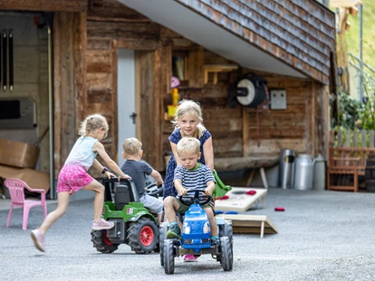 Urlaub auf dem Bauernhof - Verleih: Rodel - Göriach (Virgen) - Spiel und Spaß für die Kids - Ferienwohnungen Perfeldhof