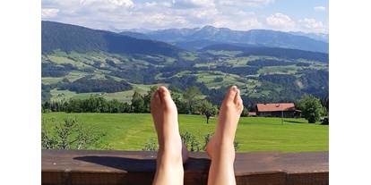 Urlaub auf dem Bauernhof - ideal für: Pärchen - Schnepfau - Sonnenstunden auf dem Balkon genießen - Haus Adlerhorst