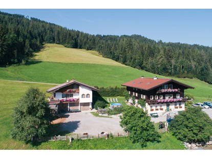 Urlaub auf dem Bauernhof - Salzburger Sportwelt - Hofansicht - Bio-Familienbauernhof Göttfriedbauer
