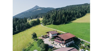 Urlaub auf dem Bauernhof - nachhaltige Landwirtschaft - Salzburg - Aussicht auf den Hausberg Lackenkogel - Bio-Familienbauernhof Göttfriedbauer