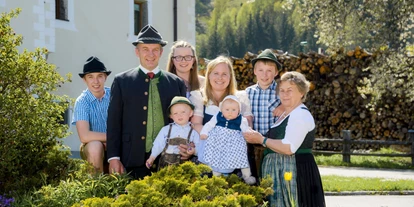Urlaub auf dem Bauernhof - Fahrzeuge: Balkenmäher - Gamp - Ihre Gastgeberfamilie Rieder vom Urlaubshof Schloss Saalhof - Schloss Saalhof