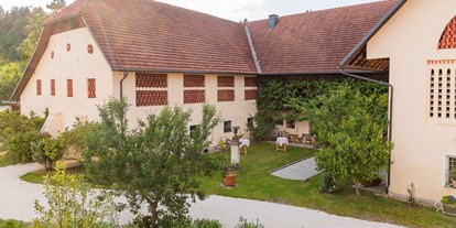 Urlaub auf dem Bauernhof - Mithilfe beim: Tiere pflegen - Kärnten - Schlossgut Gundersdorf