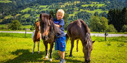 Urlaub auf dem Bauernhof - Mithilfe beim: Tiere füttern - Pongau - Bio-Bauernhof Schweizerhof