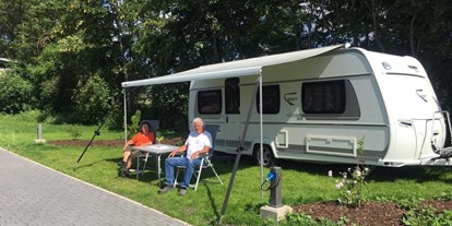 Urlaub auf dem Bauernhof - Stromanschluss: für Campingwagen - Bayern - Campingplatz mit eigenem Santitärgebäude - Weihersmühle