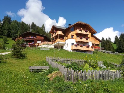 Urlaub auf dem Bauernhof - Mithilfe beim: Melken - Südtirol - Lüch Picedac Apartments