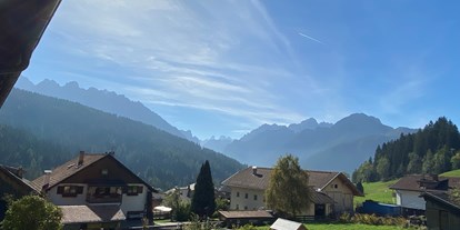 vacanza in fattoria - Verleih: Mountainbike - Ausblick von der Terrasse auf die Dolomiten  - Hof Summerer