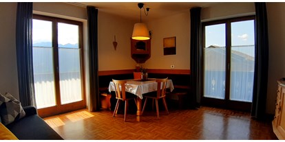 Urlaub auf dem Bauernhof - ideal für: Sportler - Italien - Wohnzimmer - Stieberhof - Ferienwohnung mit Bergblick