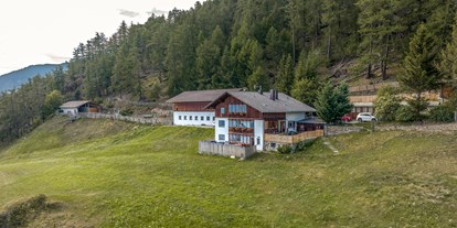 Urlaub auf dem Bauernhof - Mithilfe beim: Tiere füttern - Trentino-Südtirol - Ansicht der Hofstelle - Oberköbenhof 