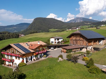 Urlaub auf dem Bauernhof - Tischtennis - Südtirol - Außenansicht Sommer - Binterhof
