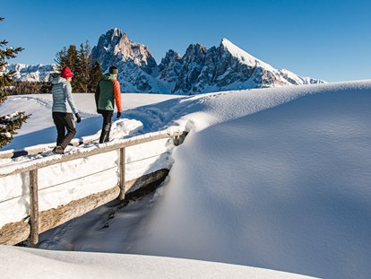 vacanza in fattoria - Art der Landwirtschaft: Forstwirtschaft - Trentino-Alto Adige - Traumhafte Landschaft. Faszinierende Stille. Eine Wohltat!
Winterwandern in Südtirol: Die Dolomiten locken.
Die schönsten Winter-Wandertouren in den Dolomiten.
Über 60 Kilometer gespurte Winterwanderwege führen zu den schönsten Aussichtspunkten der gesamten Dolomitenregion Seiser Alm. Entdecken Sie die schönsten Wintertouren rund um die Seiser Alm in Südtirol.

Alle Winterwanderwege auf der Seiser Alm können außerdem als Schneeschuhwanderwege genutzt werden. - Binterhof