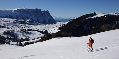Urlaub auf dem Bauernhof - Almwirtschaft - Winter- & Schneehschuhwandern in Südtirol: Natur. Ruhe & Stille. Erholung pur.
Die Dolomitenregion Seiser Alm lädt zum Winter- und Schneeschuhwandern - Binterhof