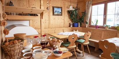 Urlaub auf dem Bauernhof - begehbarer Heuboden - Frühstücksraum / Aufenthaltsraum - Binterhof