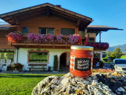 Urlaub auf dem Bauernhof - Brötchenservice - Trentino-Südtirol - hausemachte Produkte: Marmeladen, Honig aus biologischer Herkunft, Kräutersalz, Sirup, Säfte - Binterhof