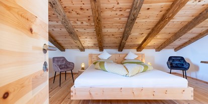 Urlaub auf dem Bauernhof - ideal für: Mitarbeit - Italien - Chalet Schlazimmer mit Zirbenholz - Grotthof 