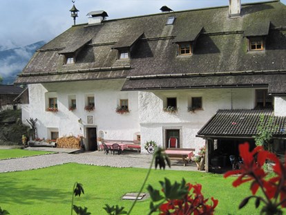 Urlaub auf dem Bauernhof - Tischtennis - Südtirol - Oberwieserhof im Sommer - Ferienwohnungen Oberwieserhof