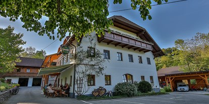 Urlaub auf dem Bauernhof - erreichbar mit: Bus - Oberösterreich - Unser ruhig gelegener Ferienhof der umgeben ist von Wiesen und Wälder. - Ferienhof Pfaffenlehen