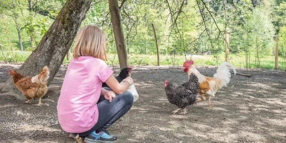 Urlaub auf dem Bauernhof - Art der Landwirtschaft: Tierhaltung - Grünau (Mariazell) - Einmal nachsehen ob die Hühner schon mein Frühstücksei gelegt haben. - Ferienhof Pfaffenlehen