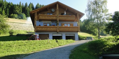 vacanza in fattoria - Trebesing-Bad - Vorderansicht unseres Ferienhauses - Bergbauernhof Schluder