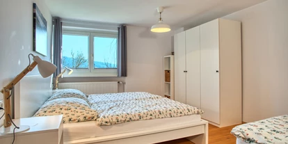 vacanza in fattoria - Stromanschluss: für E-Autos - Egg (Egg) - Schlafzimmer Ferienwohnung "Bauerngarten - Innauer Hof