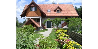 vacation on the farm - Bezauberndes Ferienhaus in traumhaft schöner Ruhelage in der sonnigen Steiermark. Hier findet ihr wunderschöne Ferienwohnungen, um zur Ruhe zukommen und eure freie Zeit mit Partner oder Familie zu genießen! Alle Ferienwohnungen in unserem Ferienhaus sind voll ausgestattet und haben Zugang zu Terrasse oder Balkon.  - Landhaus Bender 