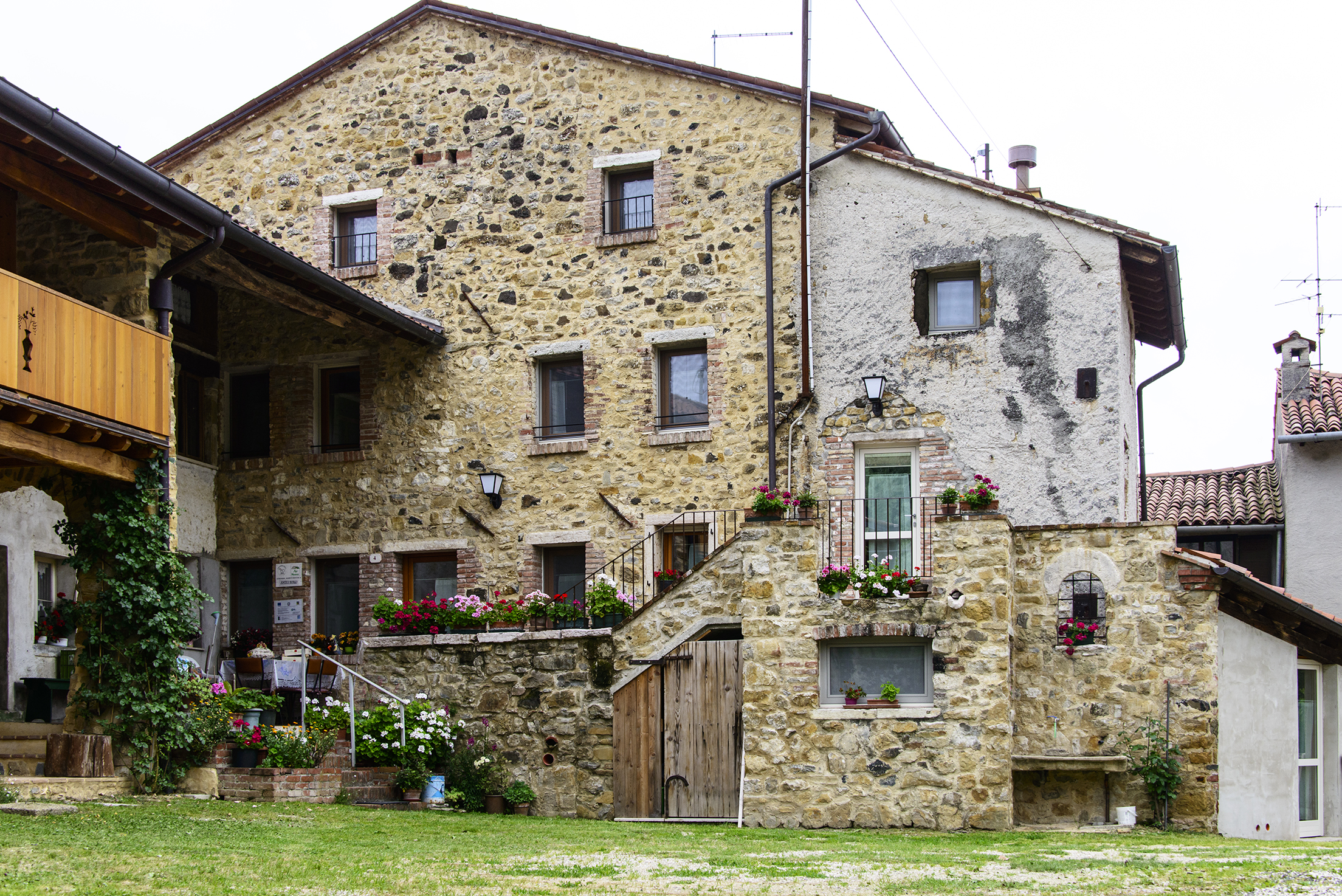 Agriturismo - Facciata fabbricato - Agriturismo Antico Borgo