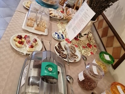 vacanza in fattoria - selbstgemachte Produkte: Marmeladen - Lazise - Buffet colazione - Agriturismo Nuvolino - Monzambano