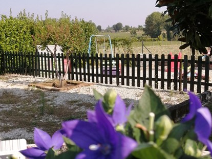 Urlaub auf dem Bauernhof - selbstgemachte Produkte: Kräuter - Gardasee - Area giochi - Agriturismo Nuvolino - Monzambano